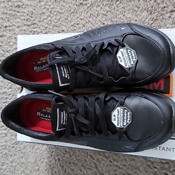 Black Relaxed Fit Memory Foam Skechers size 7..slip resistant - Picture 6 of 7